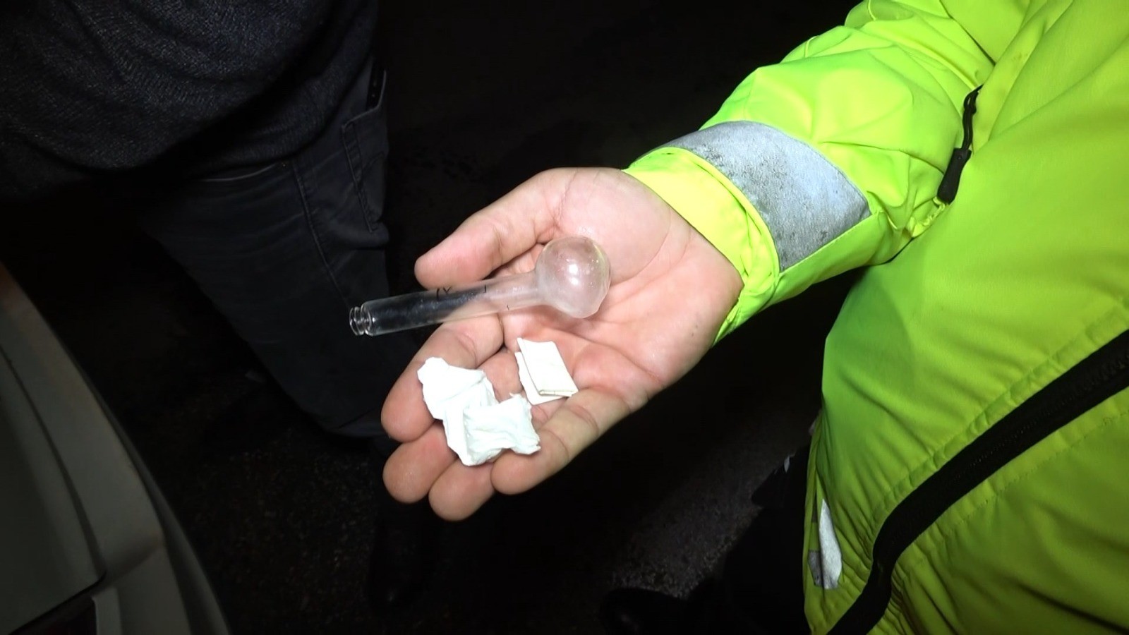 Kısıtlamayı delip minibüsle gezdiler, 'Uyuşturucu satmaya çıktık' dediler