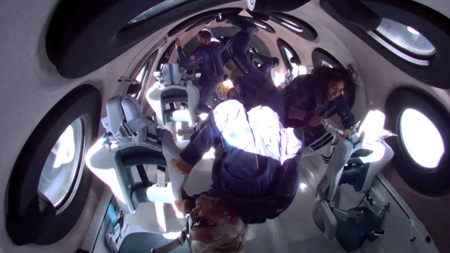 İngiliz iş adamı araçla uzaya seyahat etti