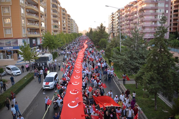 Türkiye demokrasisine sahip çıktı