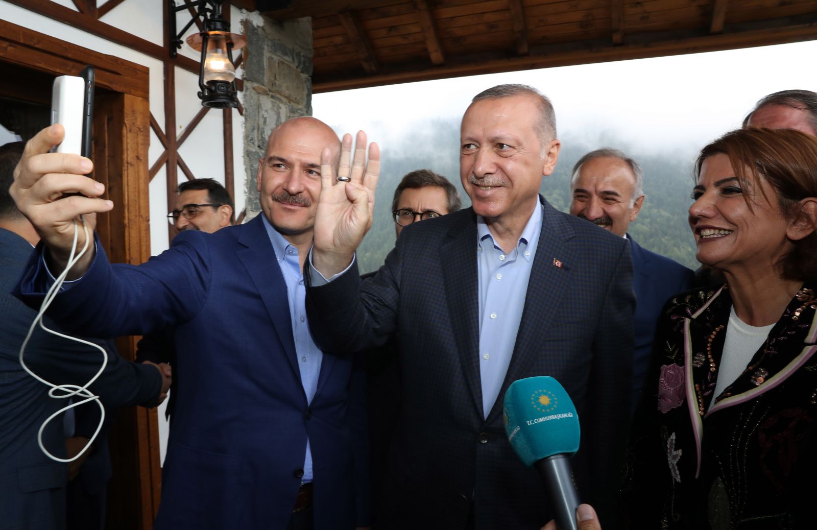 Cumhurbaşkanı Erdoğan Hacire anne ile görüştü