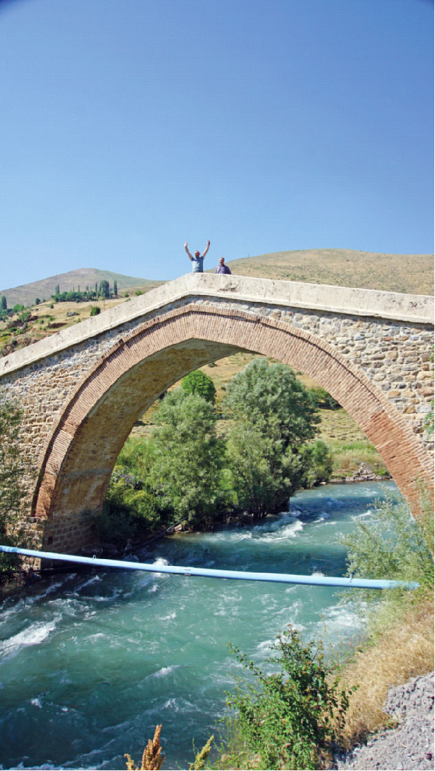 Bahçeler duruyor saraylar viran