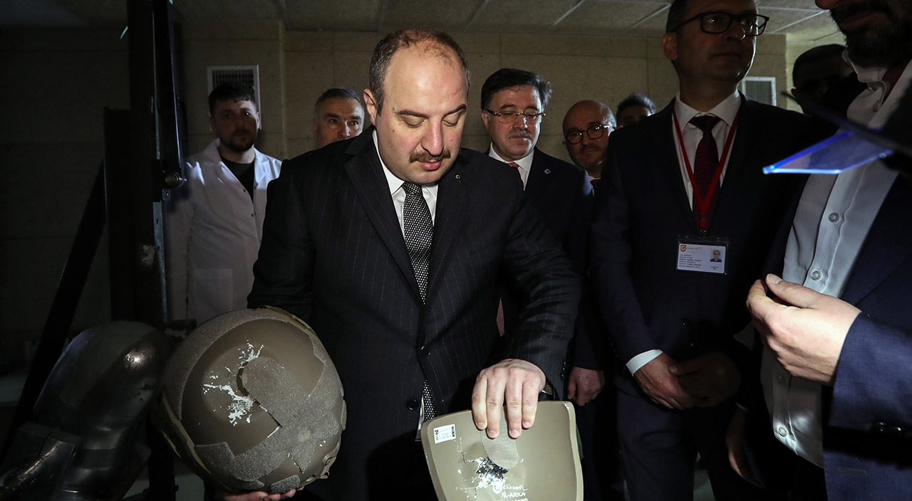 Bakan Varank'ın ziyaretinde ortaya çıktı! Zelenskiy'nin kaskı ve yeleği Yozgat'tan