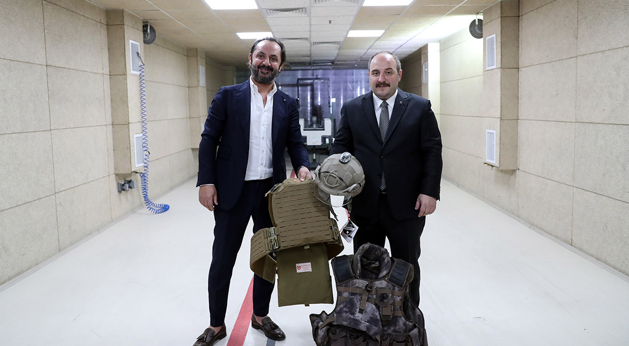 Bakan Varank'ın ziyaretinde ortaya çıktı! Zelenskiy'nin kaskı ve yeleği Yozgat'tan