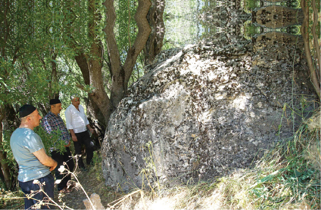 Bahçeler duruyor saraylar viran