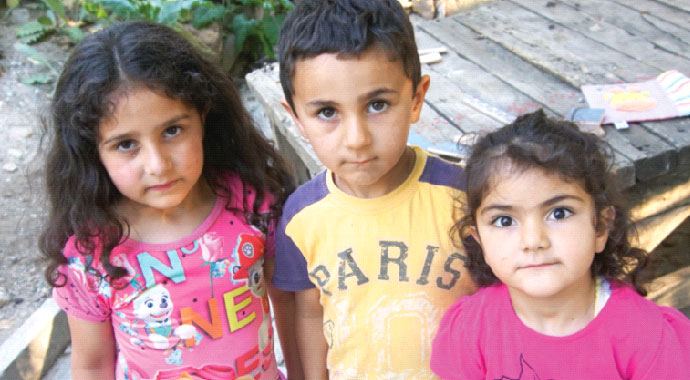 Bahçeler duruyor saraylar viran