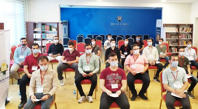 Teoriden pratiğe geçişte İhlas Vakfı gençlerin yanında Teoriden pratiğe geçişte İhlas Vakfı gençlerin yanında