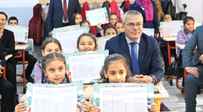 Millî Eğitim Bakanından velilere: Öğrencilerimizi strese sokmayın