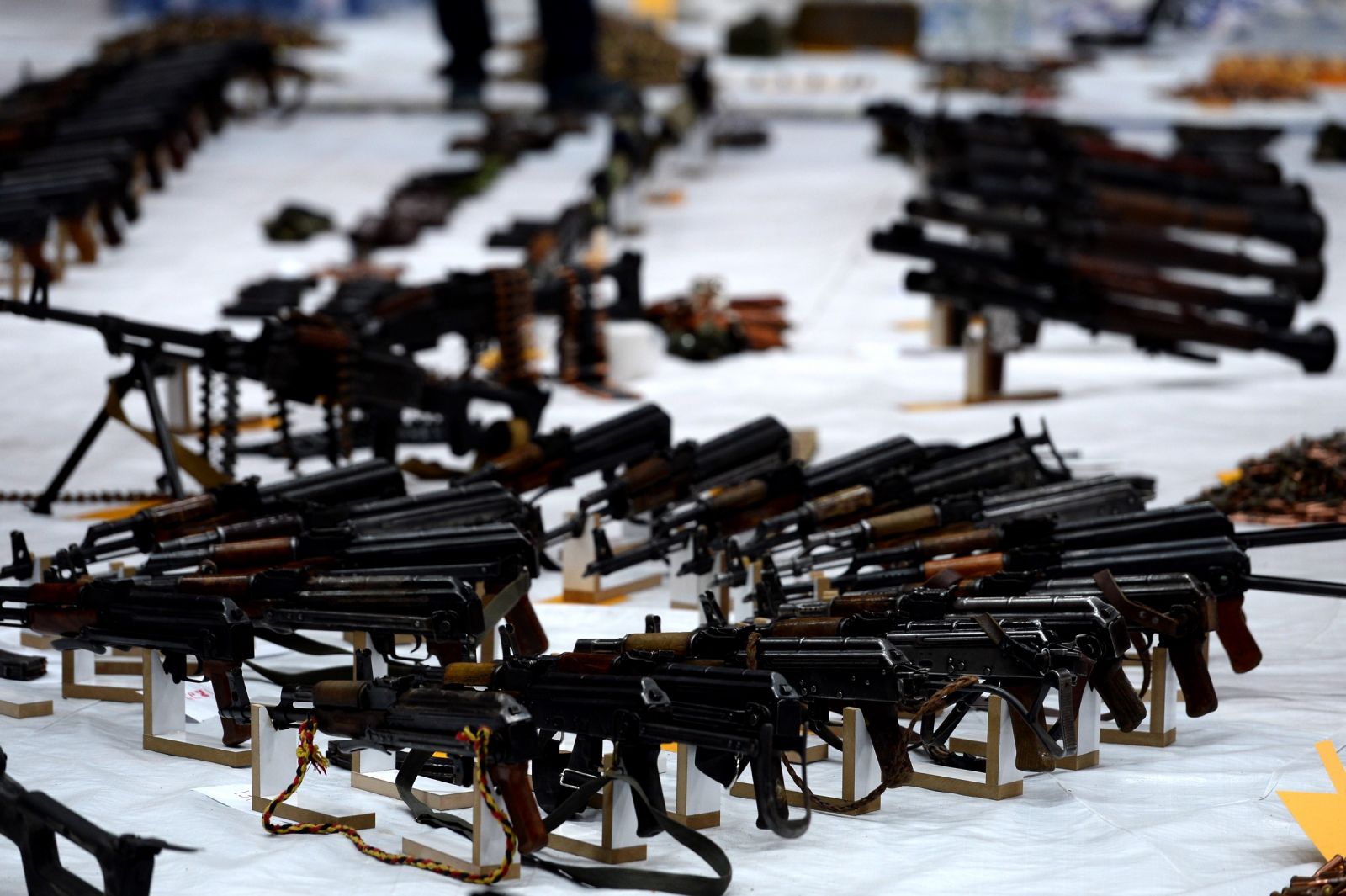 Bağlar’da ele geçirilen mühimmat salona sığmadı! Bağlar’da ele geçirilen mühimmat salona sığmadı!