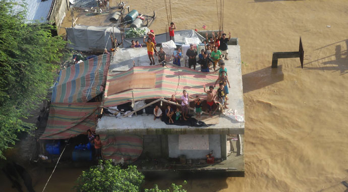 Vamco Tayfunu Filipinler'i vurdu, Vietnam'da tahliyeler başladı