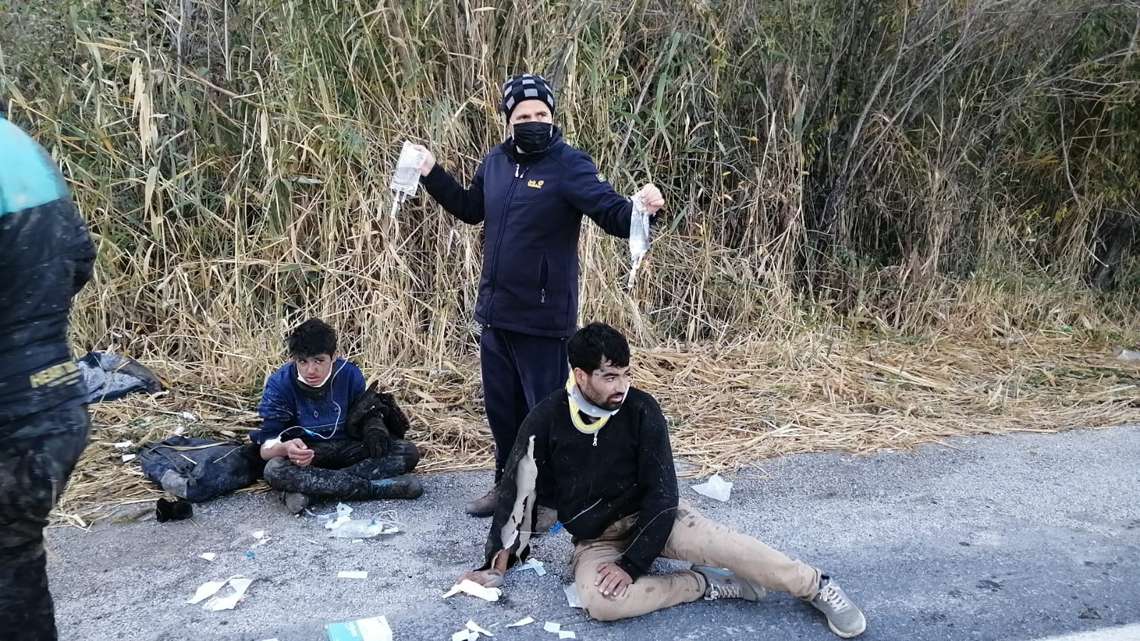 Mültecileri taşıyan minibüs kaza yaptı: Ölü ve yaralılar var