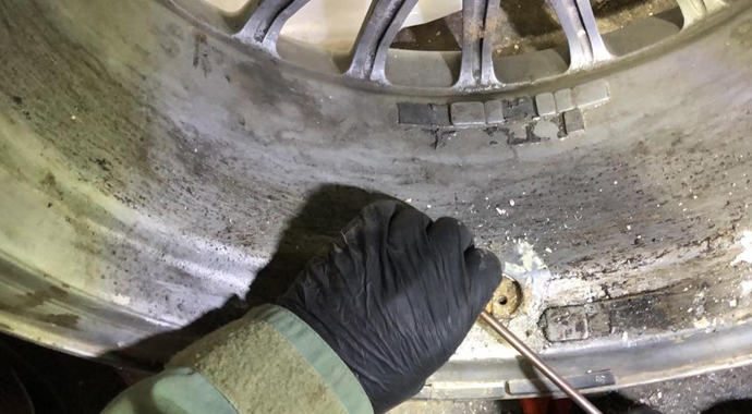 Otomobilin jantlarından uyuşturucu çıktı