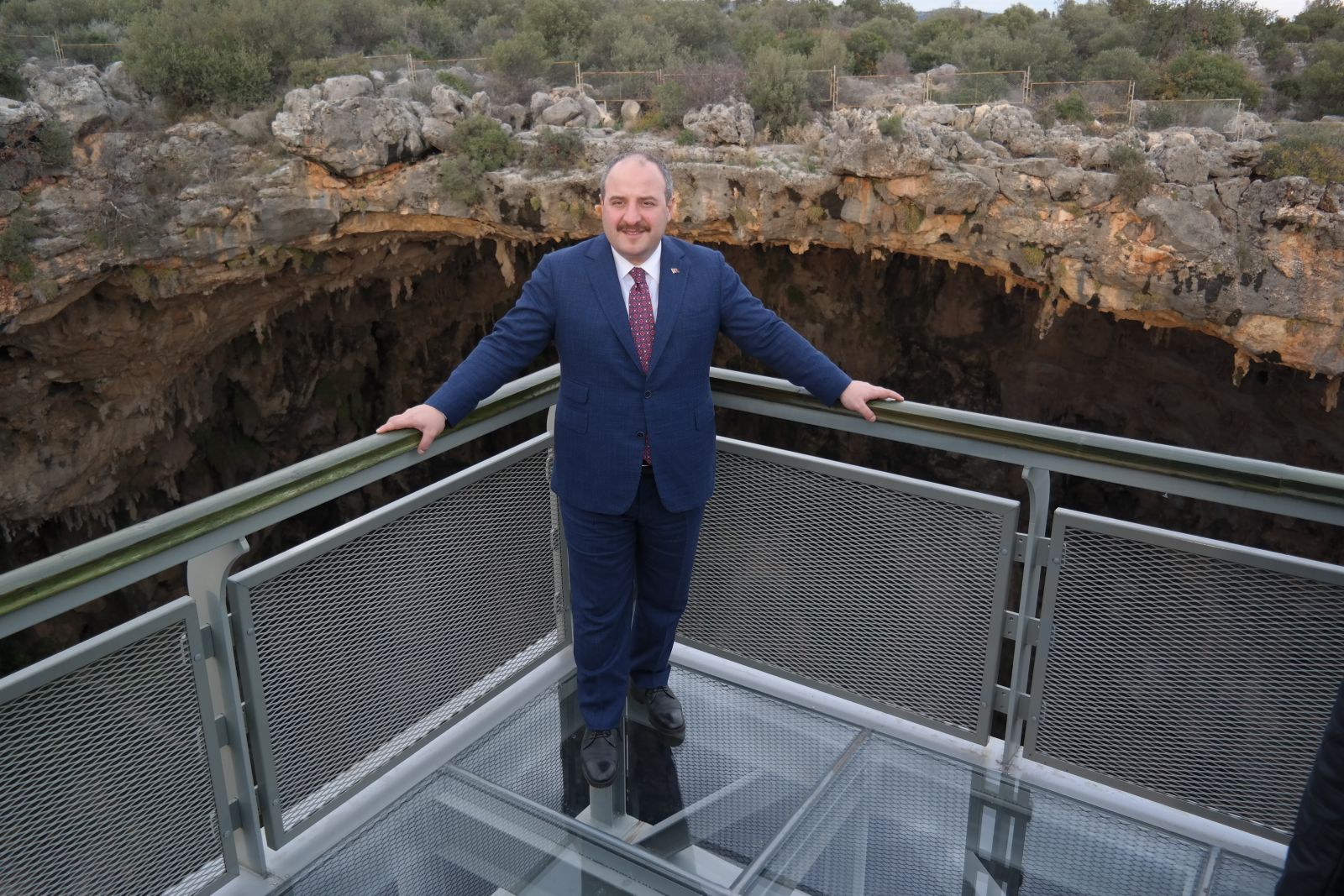 Bakan Varank, Cehennem Obruğu seyir terasını ziyaret etti, öz çekim yaptı