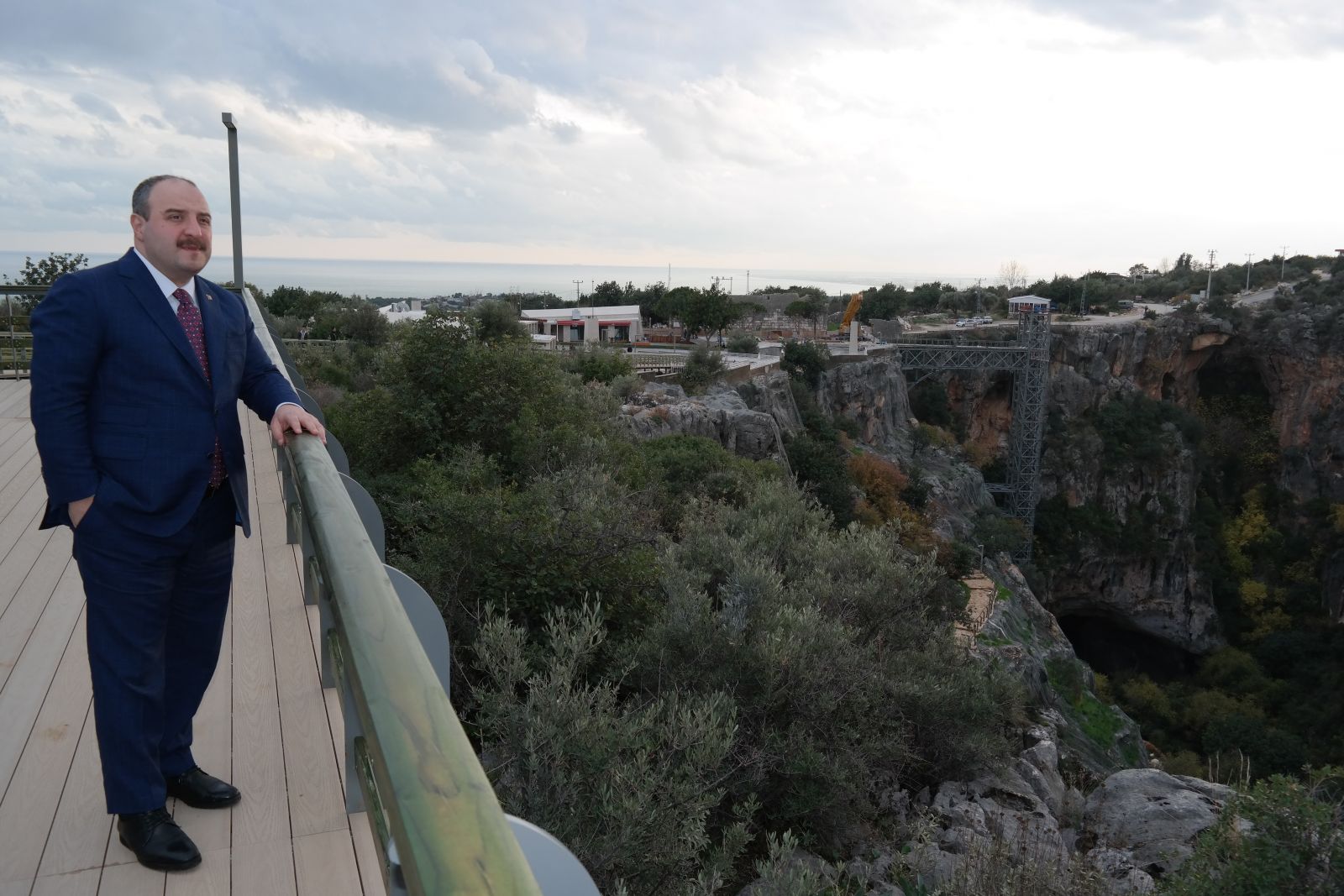 Bakan Varank, Cehennem Obruğu seyir terasını ziyaret etti, öz çekim yaptı