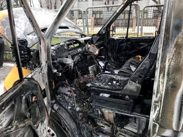 Vatan Caddesi'nde minibüs yandı, trafik durdu