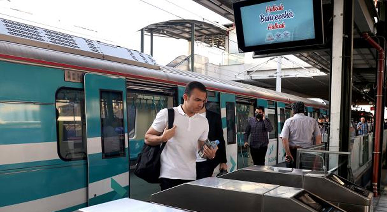 Halkalı-Bahçeşehir banliyö hattı bugün açıldı: Süre 22 dakikaya düştü Halkalı-Bahçeşehir banliyö hattı bugün açıldı: Süre 22 dakikaya düştü