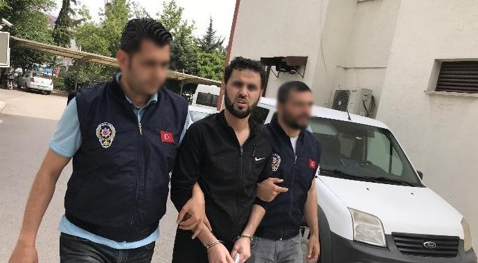 Sahte doktor annelik hayali kuran kadınları dolandırdı