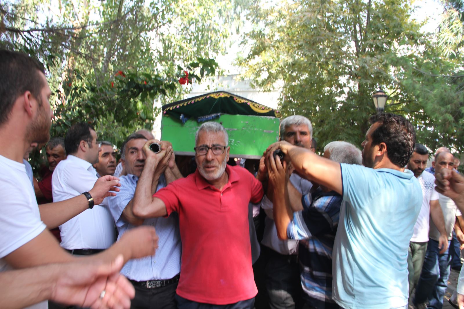 Babanın eş cinayetini kurban giden kızına son vedası yürek burktu