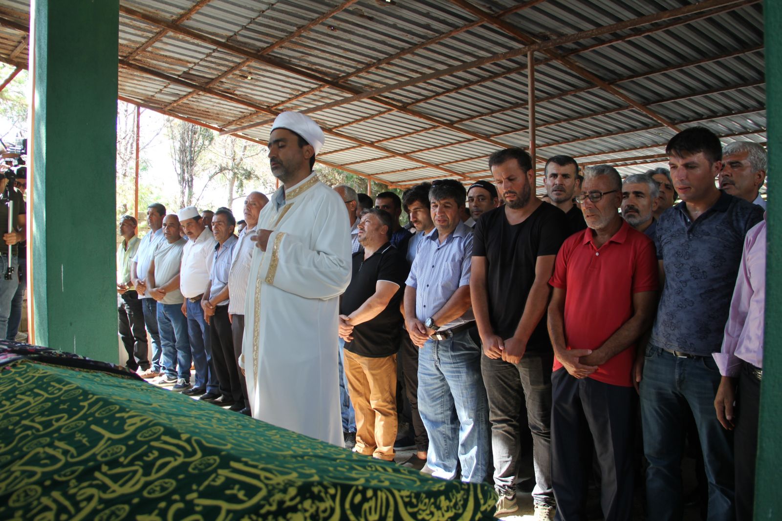 Babanın eş cinayetini kurban giden kızına son vedası yürek burktu