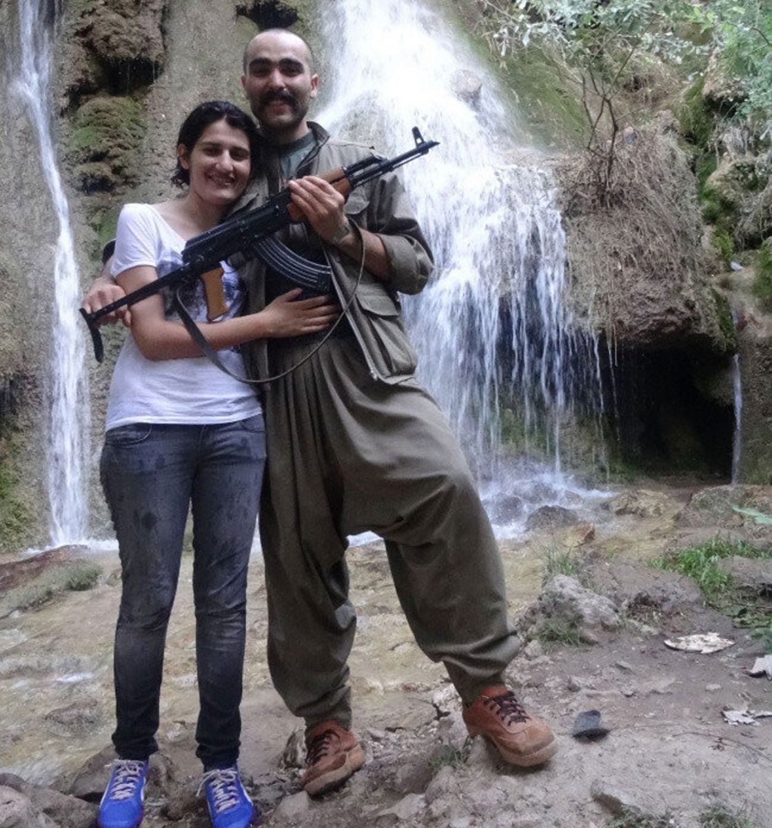 HDP'li vekilin teröristle fotoğrafına Şentop'tan tepki: Dokunulmazlığı kaldırılmalı