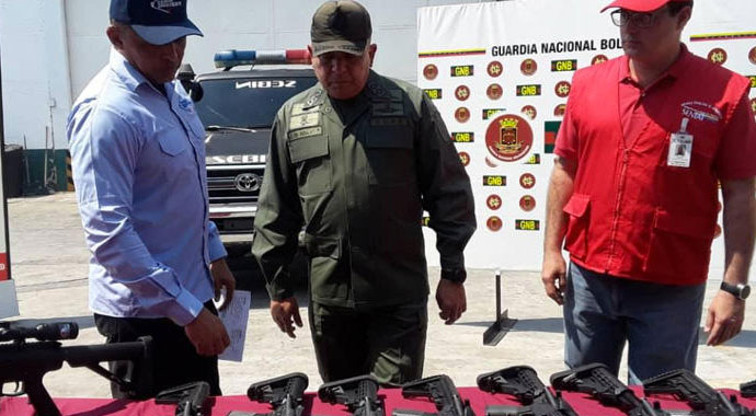 Venezuela'da ABD silahları ele geçirildi Venezuela'da ABD silahları ele geçirildi