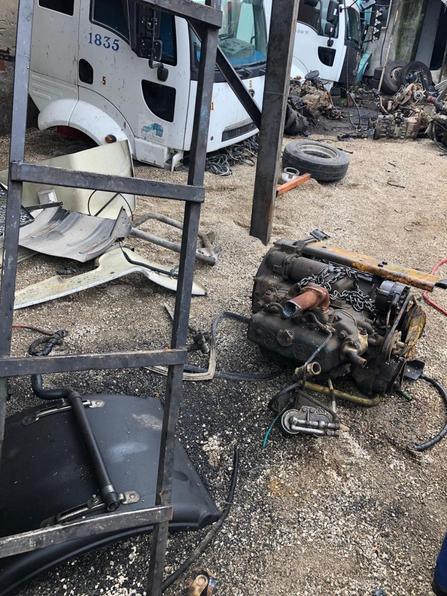 6 tonluk iş makinesini vince yükleyip çaldılar