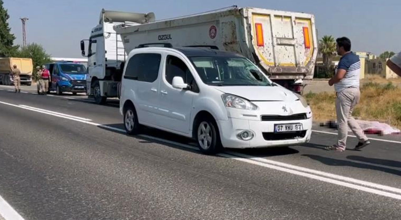 Feci ölüm! Karşıya geçmek istedi: Önce ticari araç, sonra kamyon çarptı