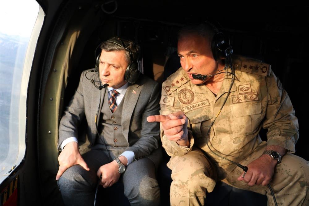 Vali Şahin, Eren Kış-34 operasyon bölgesinde askerlerle iftar açtı Vali Şahin, Eren Kış-34 operasyon bölgesinde askerlerle iftar açtı
