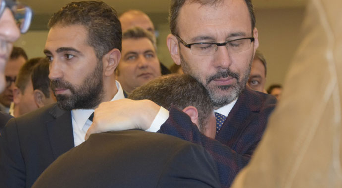 Bakan Varank konuşma yaparken gözyaşlarına boğuldu