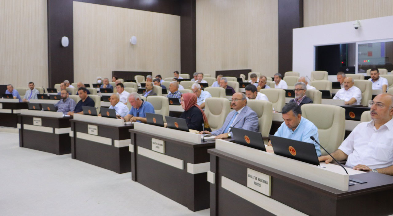 Para toplanamadı koca köy susuz kaldı