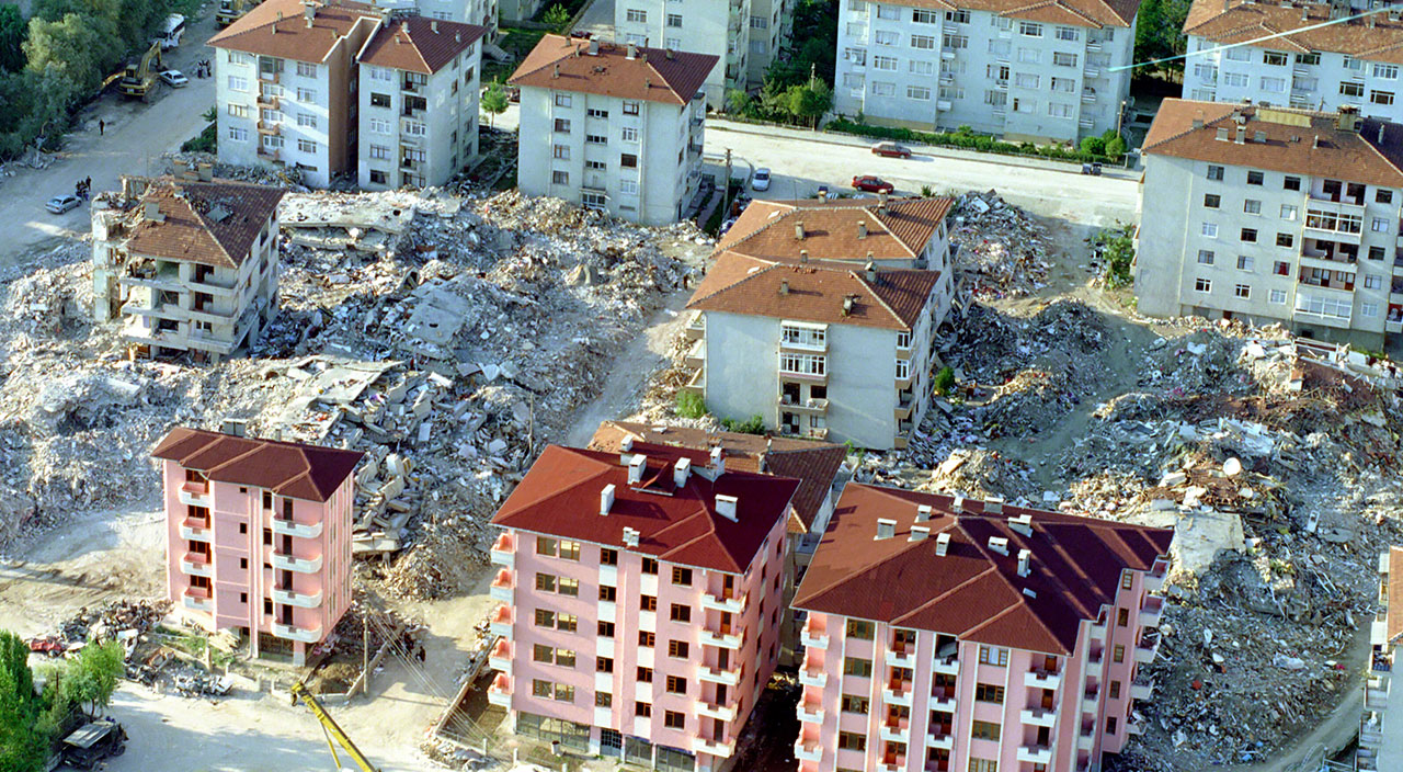 Tam 23 yıl geçti! 17 Ağustos depreminin yaraları sarıldı ama izleri hala duruyor