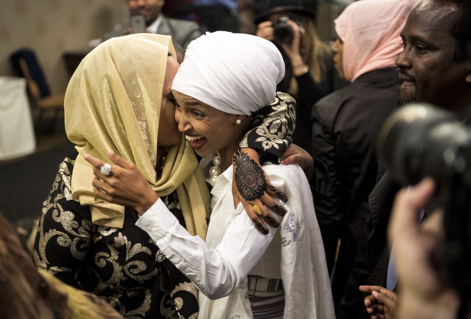 ABD'de bir ilk! Başörtülü vekil Ilhan Omar meclise girdi