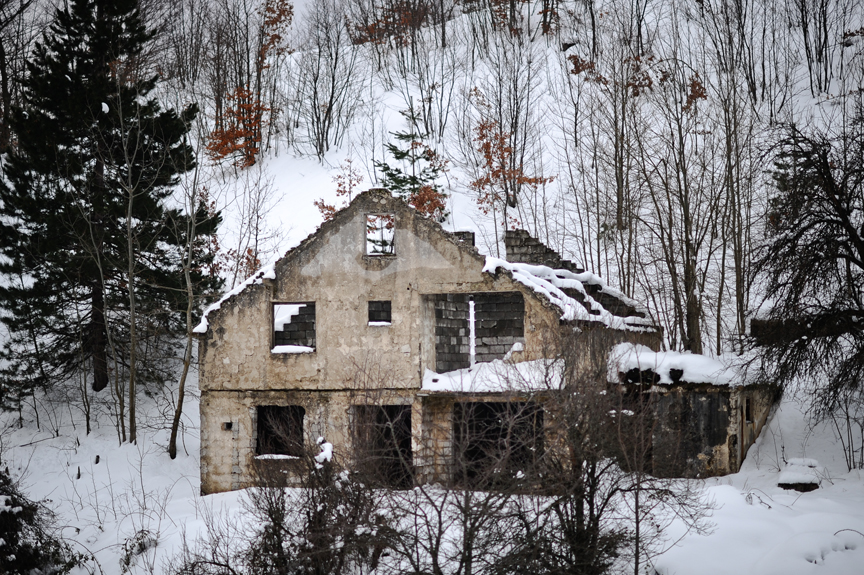 Bosna'daki savaşın çığlığı, terk edilmiş evlerde bugün de yankılanıyor