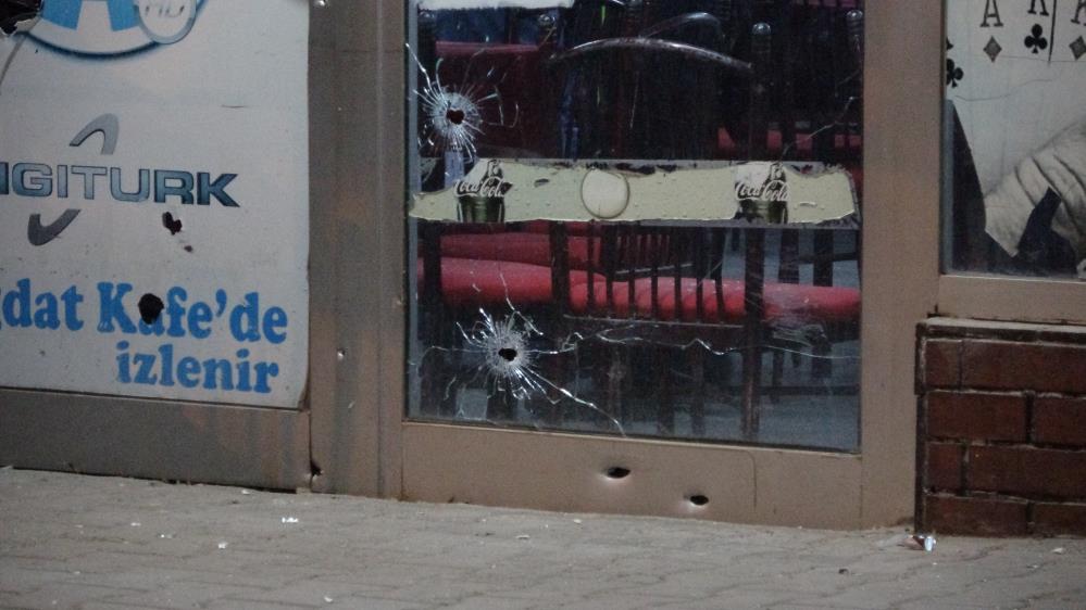 Kıraathaneye yaylım ateşi açıldı: Yaralılar var