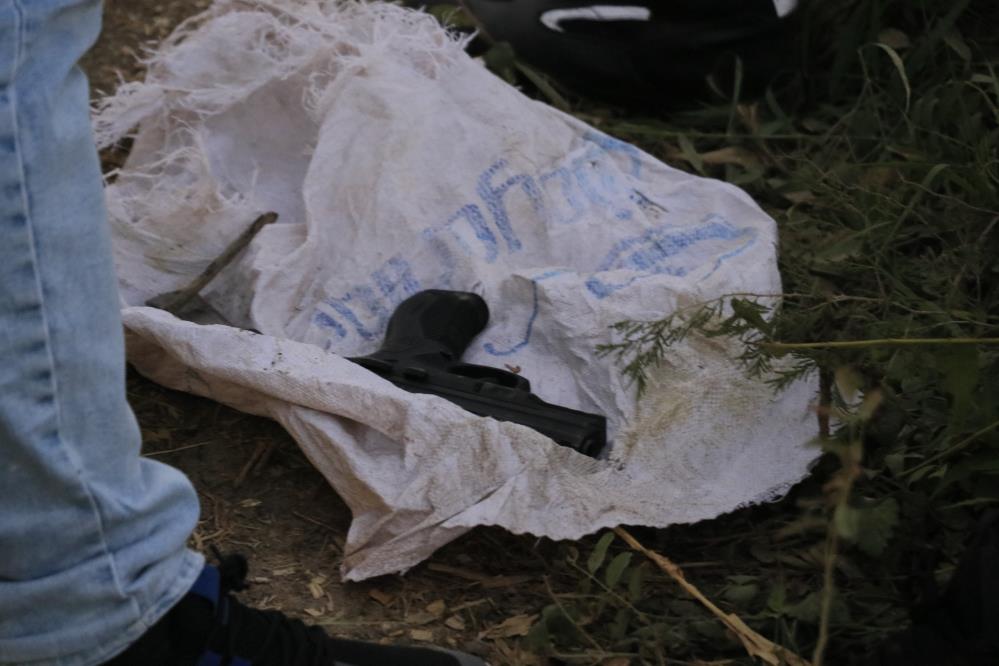 Devriye gezen polislere silahlı saldırı düzenlendi, şüpheliler  yakalandı Devriye gezen polislere silahlı saldırı düzenlendi, şüpheliler  yakalandı