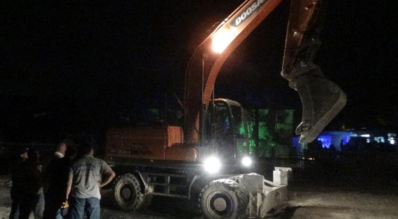 İzmir’de düğüne ‘iş makinesi’ arası: Yıkım ekibi geldi, düğün yarıda kaldı