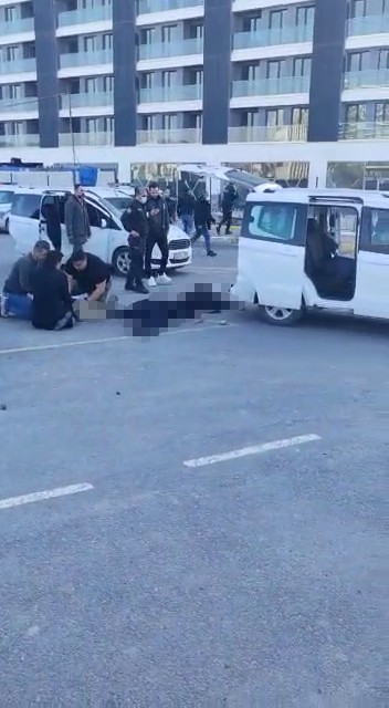 Küçükçekmece Adliyesi önünde silahlı çatışma: Ölü ve yaralılar var