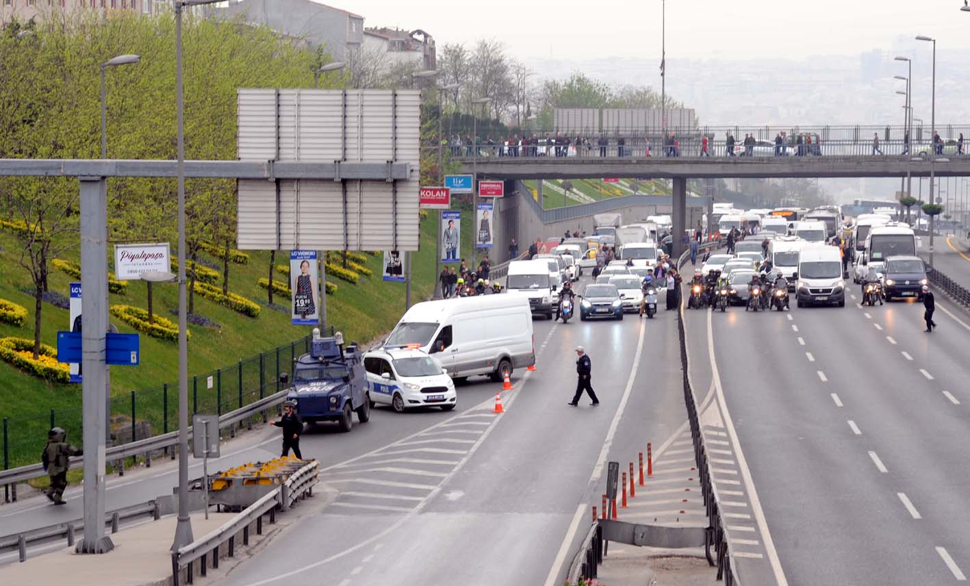 E-5'te şüpheli paket alarmı; FSM'de intihar girişimi! Trafik durma noktasında