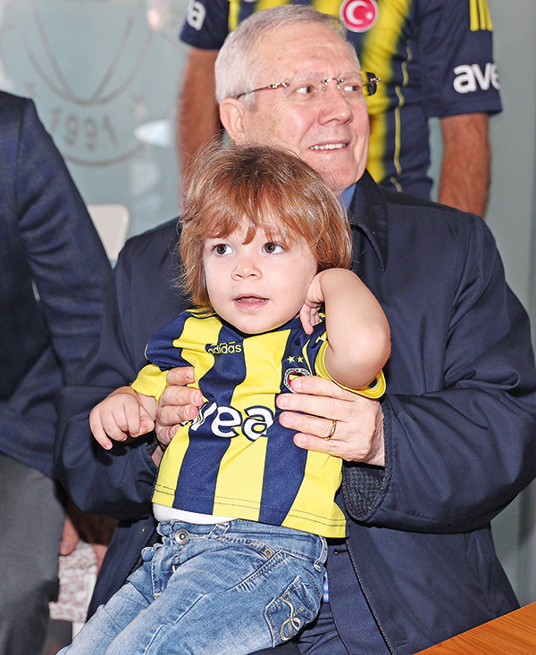 Fenerbahçeli futbolcular 'Birlik yemeklerine' devam ediyor