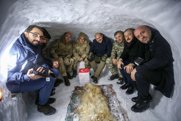 Bakan Soylu 3 saatte ulaşabildi! Yeni yıla onlarla girdi