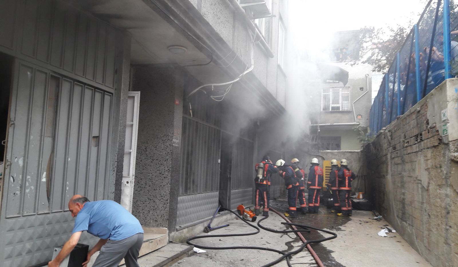 Sultangazi’de tekstil atölyesinde yangın