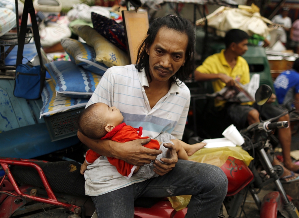 Büyük yangın çıktı, 15 bin kişiyi evsiz kaldı