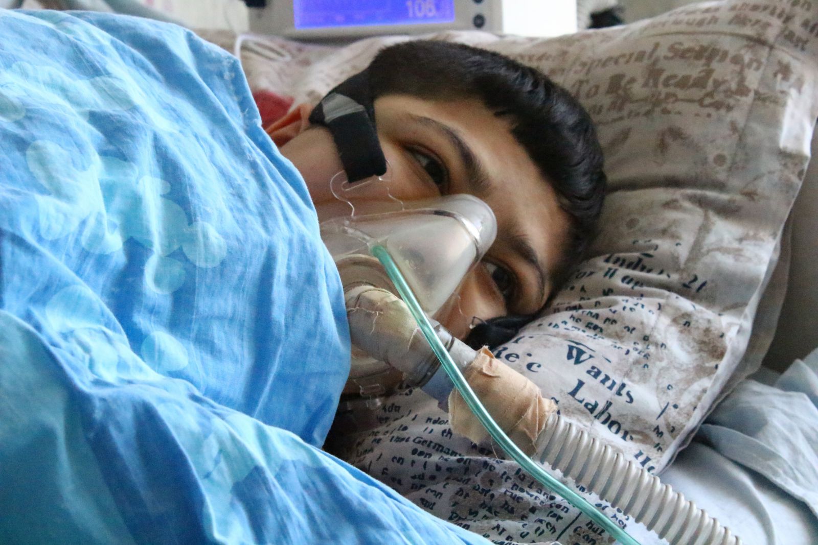 Makineye bağlı kardeşler yardım eli bekliyor