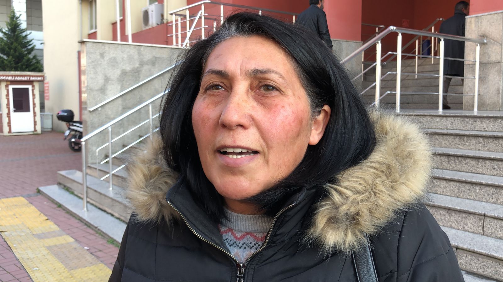 Taburcu olduktan sonra fenalaşarak ölen genci tedavi eden doktor hakim karşısında