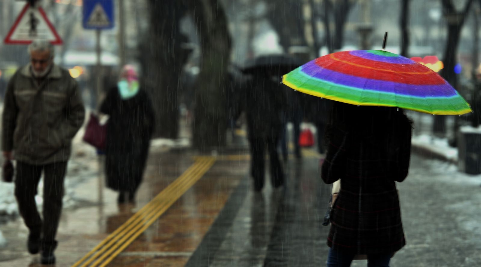 Uyarılar peş peşe geldi, yağmur hayatı felç etti (İstanbul'da Yağmur Ne Kadar Sürecek)