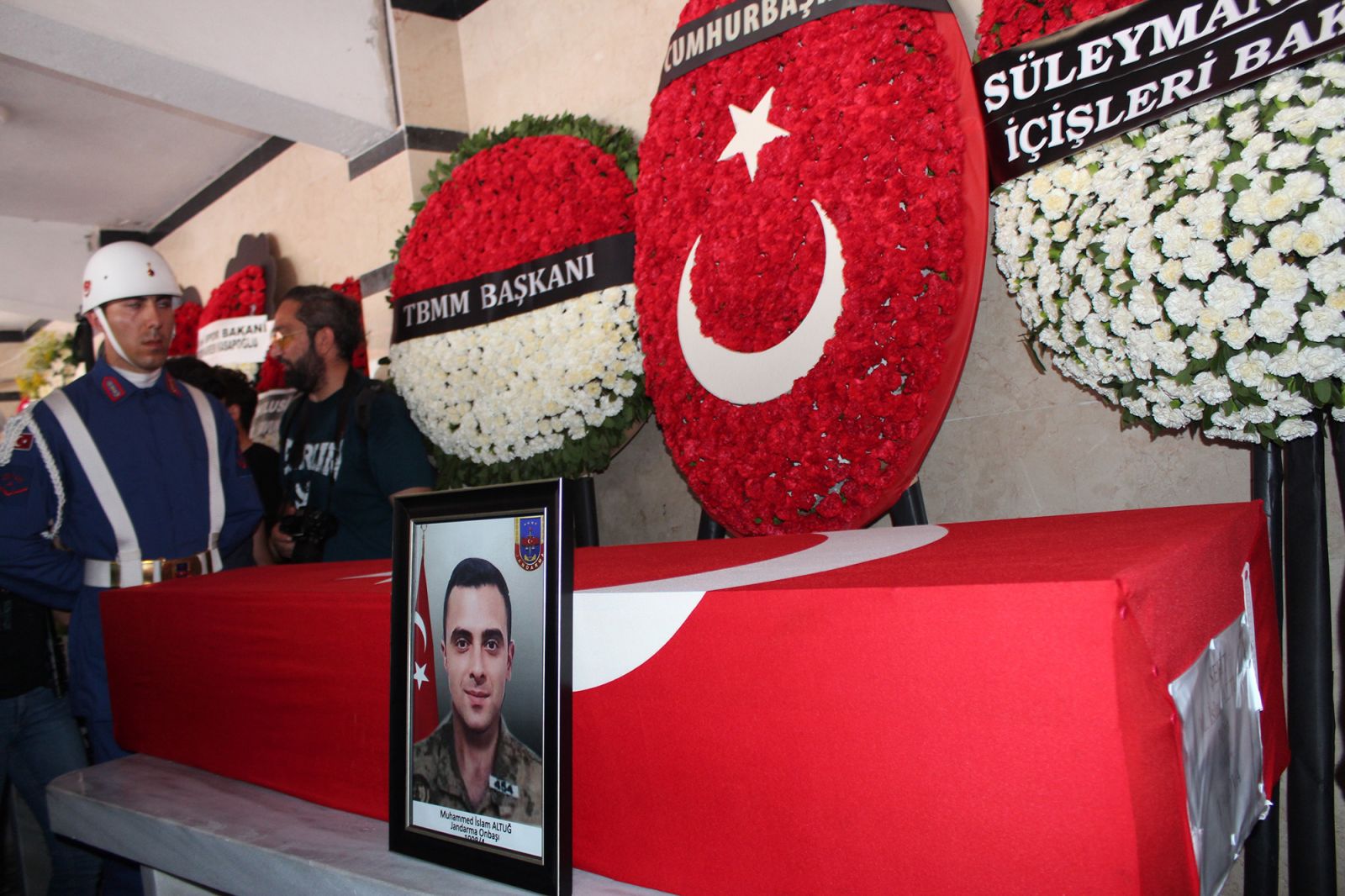 Yalova şehidini uğurladı