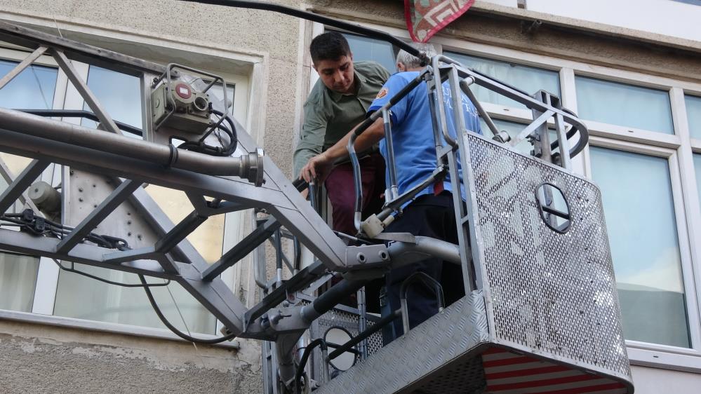 Bursa'da yangın paniği: 1’i bebek, 3’ü çocuk 12 kişi kurtarıldı