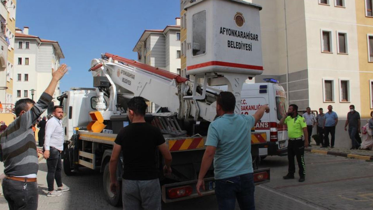 Dehşet anları! 4. kattan önce kızını sonra kendisini attı