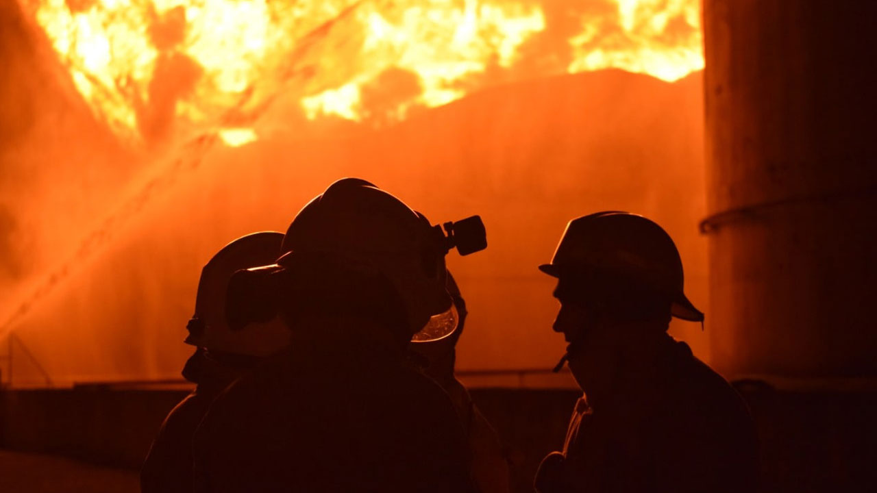 Rusya, Rivne bölgesinde bir petrol deposunu vurdu