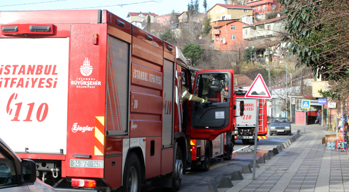 Buzdolabından çıkan yangında ev küle döndü
