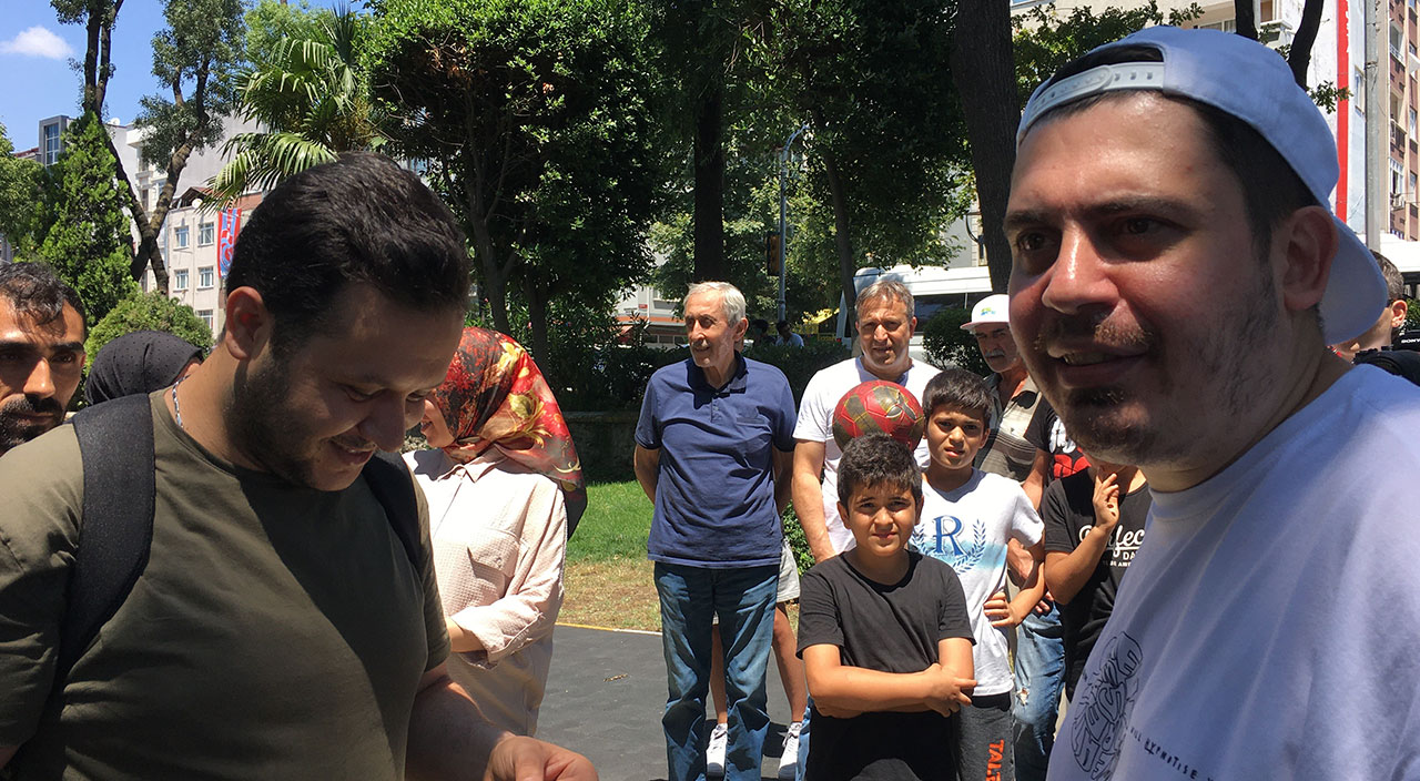 Soruya doğru cevap ver, kurbanlığı kap! Bu bilgi yarışmasının ödülü çok farklı Soruya doğru cevap ver, kurbanlığı kap! Bu bilgi yarışmasının ödülü çok farklı